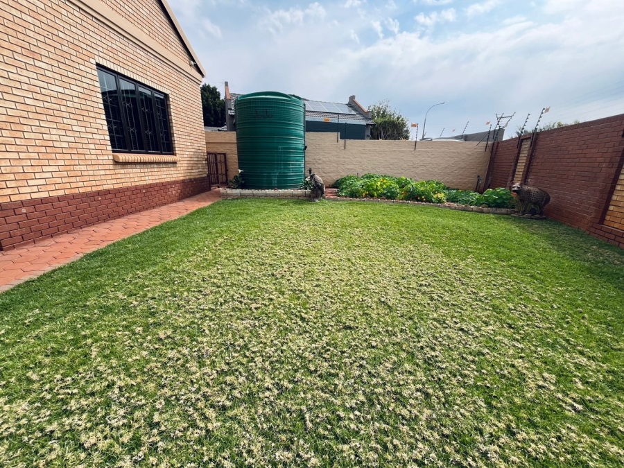 3 Bedroom Property for Sale in Safari Gardens North West